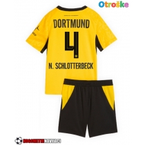 Otroške Nogometnih dresov Borussia Dortmund Nico Schlotterbeck #4 Domači 2026-27 Kratki rokavi (+ hlače)
